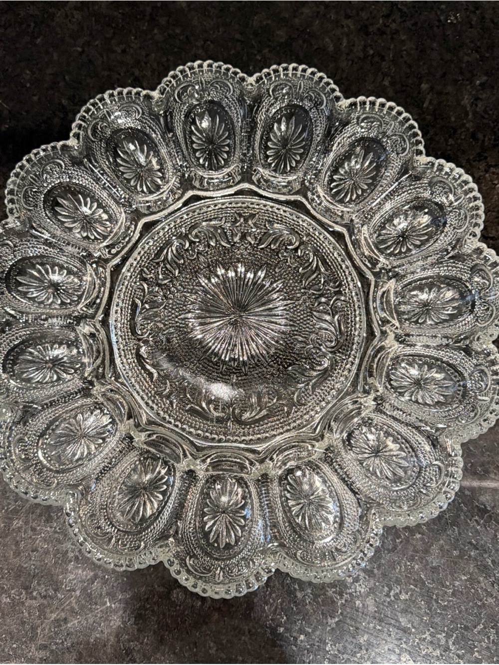 Vintage LE Smith glass doubled egg plate platter 11 1/4 inch diameter - Picture 3 of 6